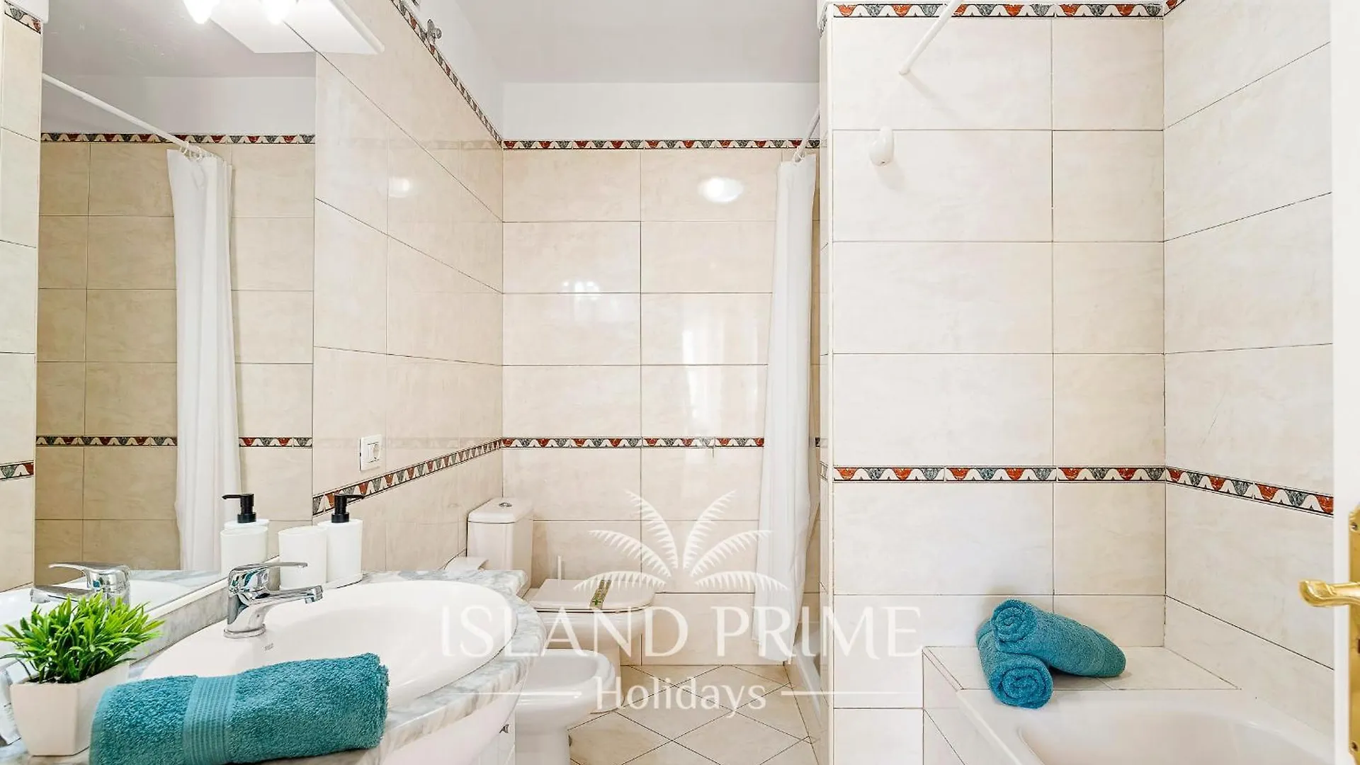Apartment 3X Bedroom With Heated Pool Holiday Og101 San Miguel de Abona Spain